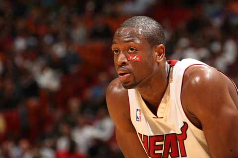 为国出战14次打进1球，尹鸿博获得印有19号的国足纪念球衣