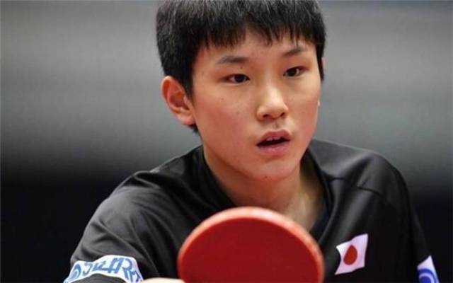 拜仁莱万多夫斯基关键进球锁定胜局