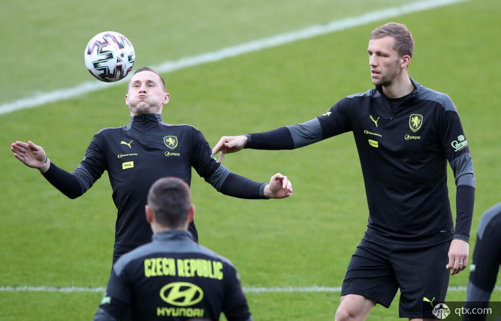 面对边路传 面对边路传